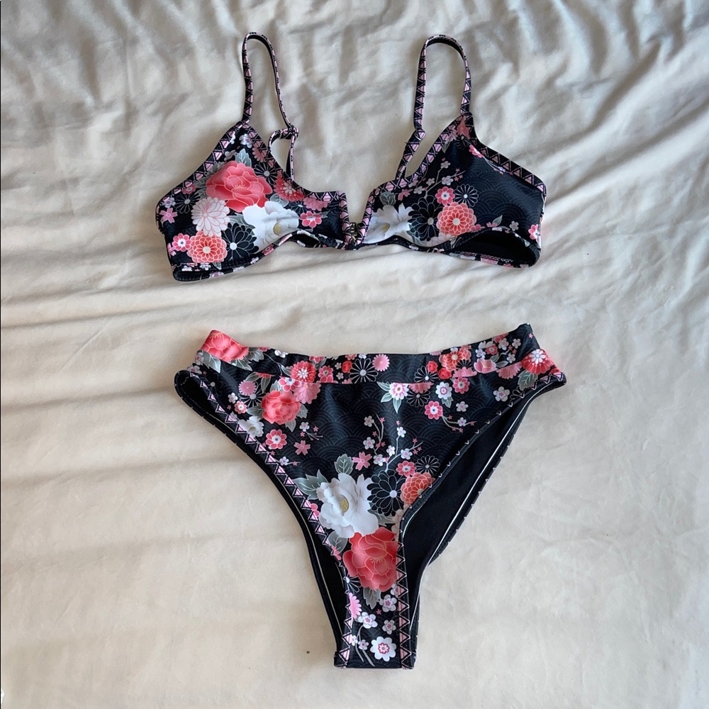 🌟 Two piece bathing suit